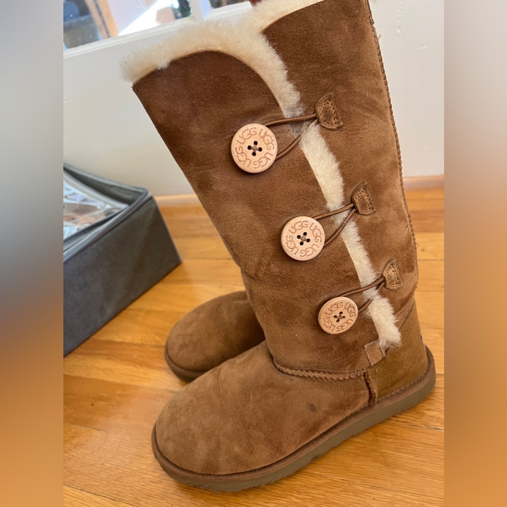 Ugg Bailey Button Triplet Boot Size 9